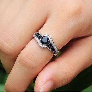 Sophisticated Black and Silver Women's Ring